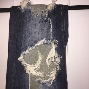 Stretchy destroyed denim jeans